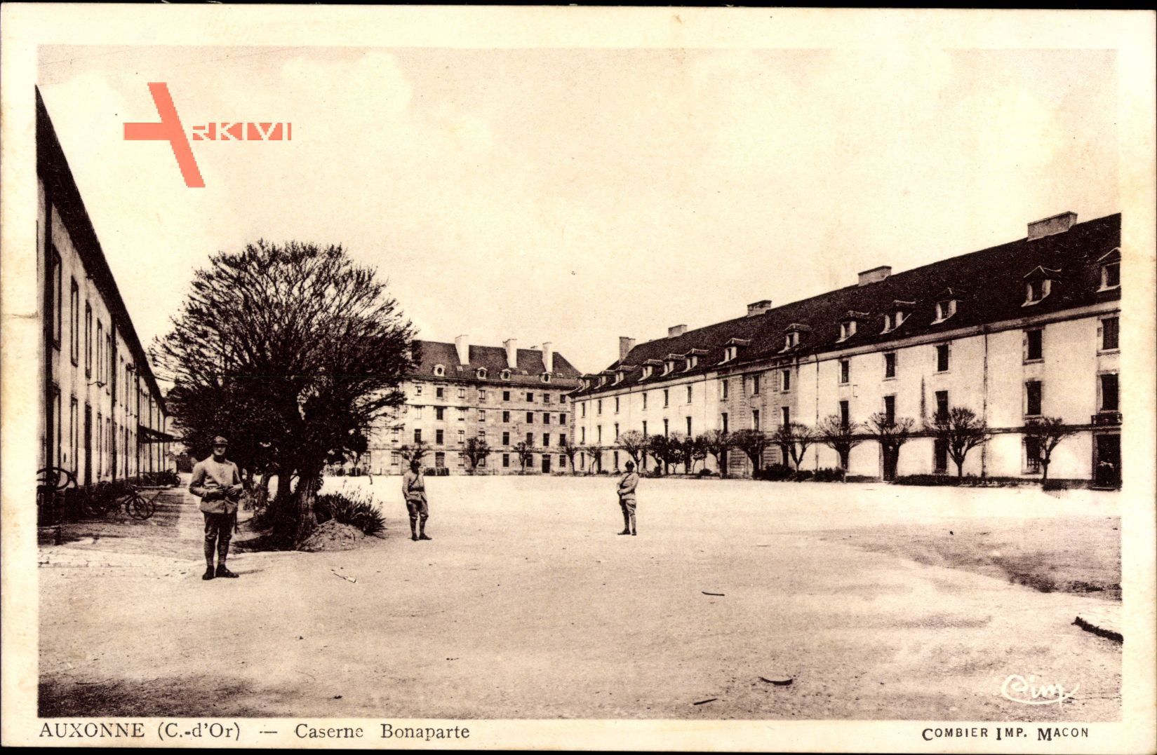 Auxonne Côte d’Or, Caserne Bonaparte, Hof der Kaserne, Soldaten