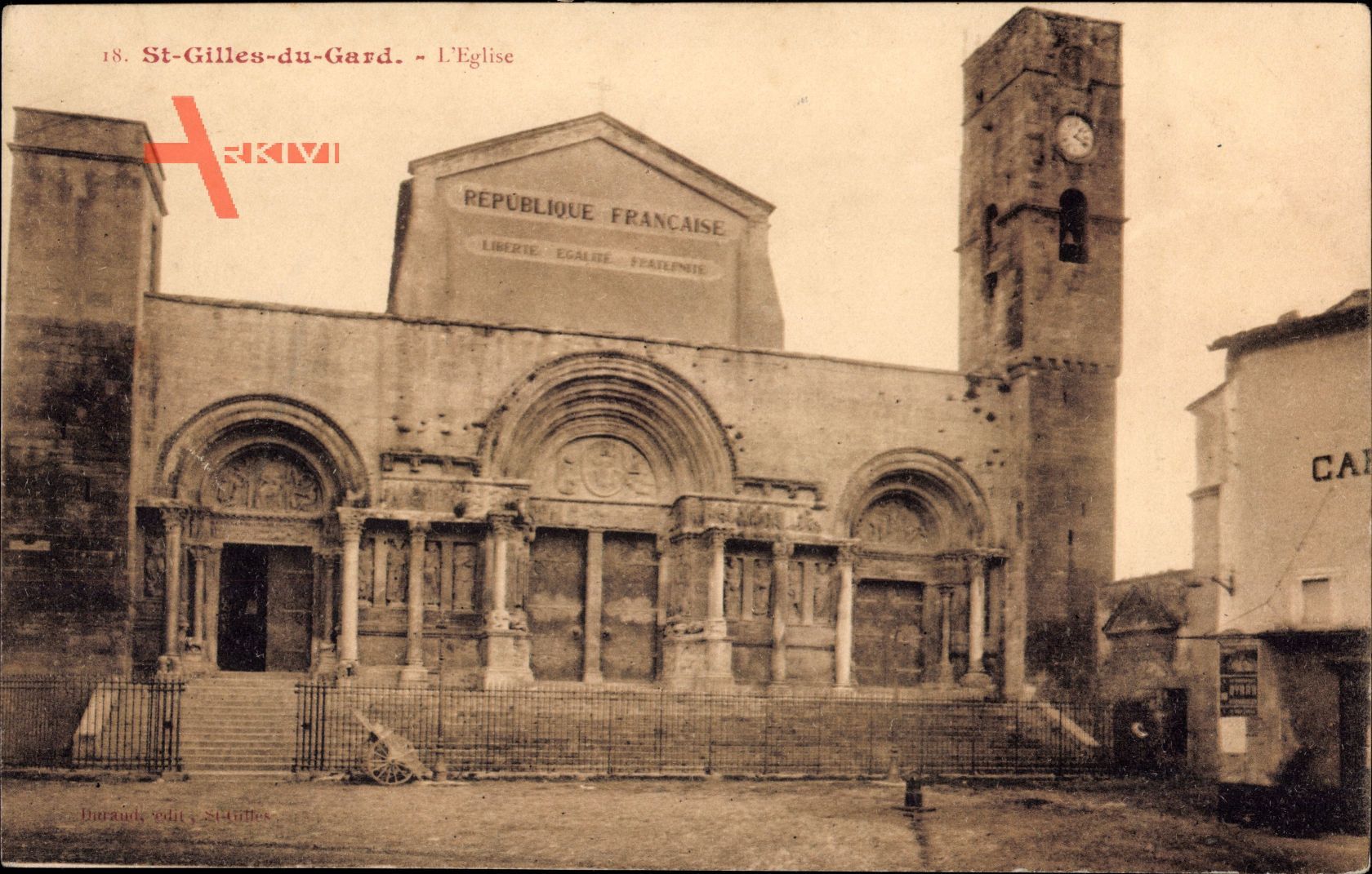 St. Gilles du Gard, L'Eglise, Straßenpartie mit Blick auf die Kirche