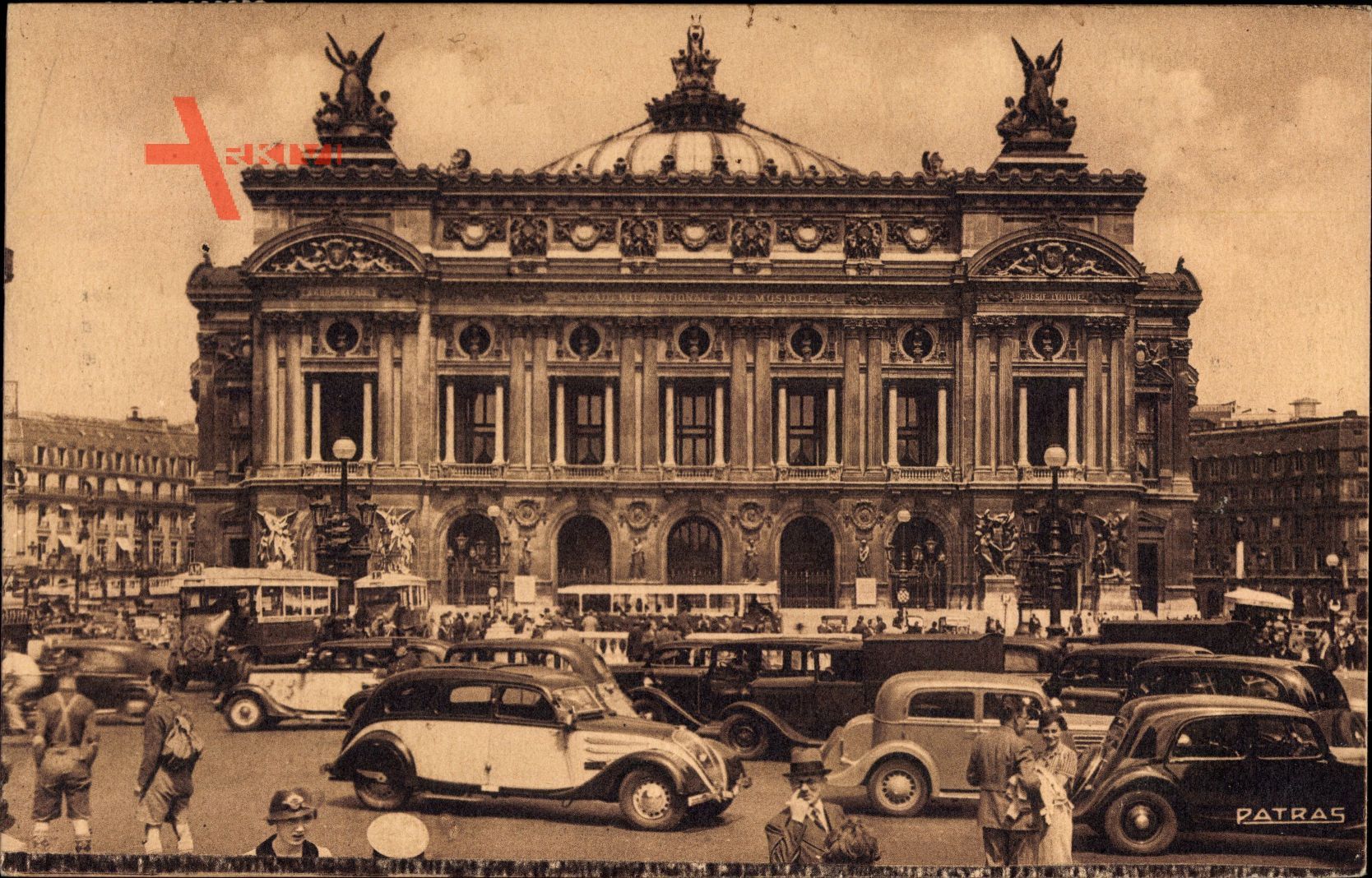 Paris, LOpéra, Straßenpartie mit Blick auf die Oper, Autos, Passanten