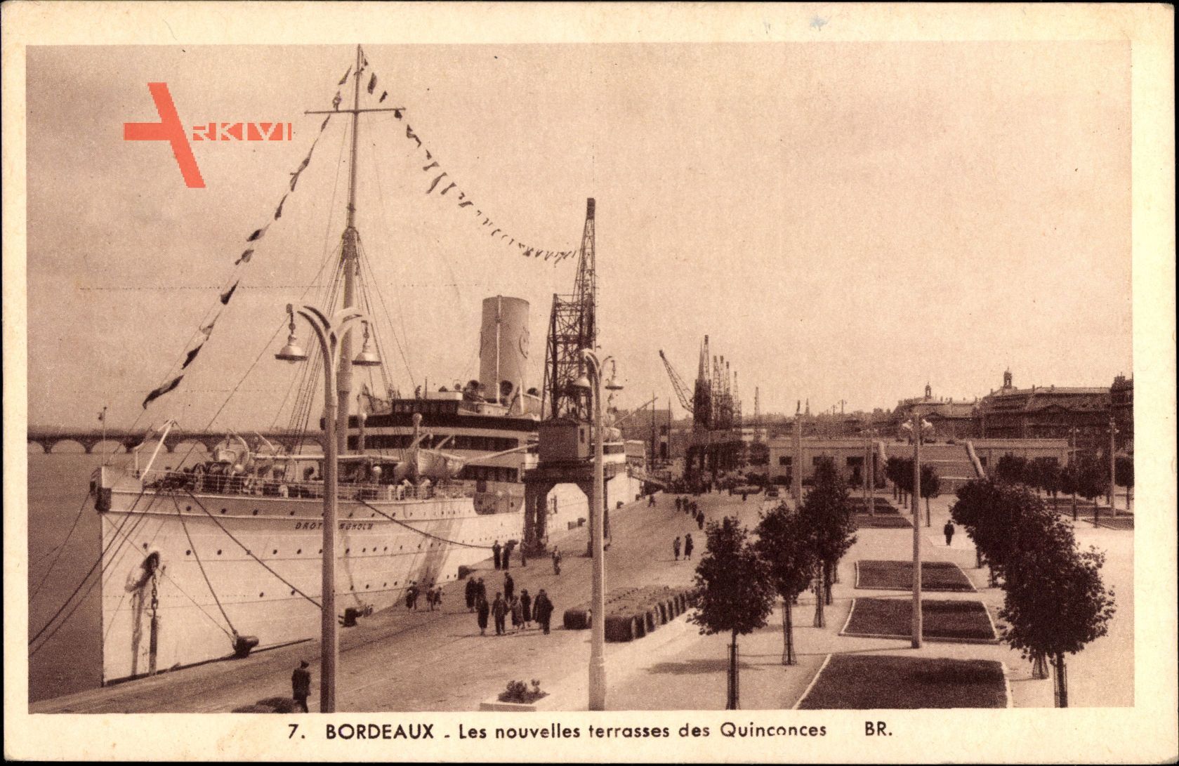Bordeaux Gironde, Les nouvelles terrasses des Quinconces, Dampfschiff