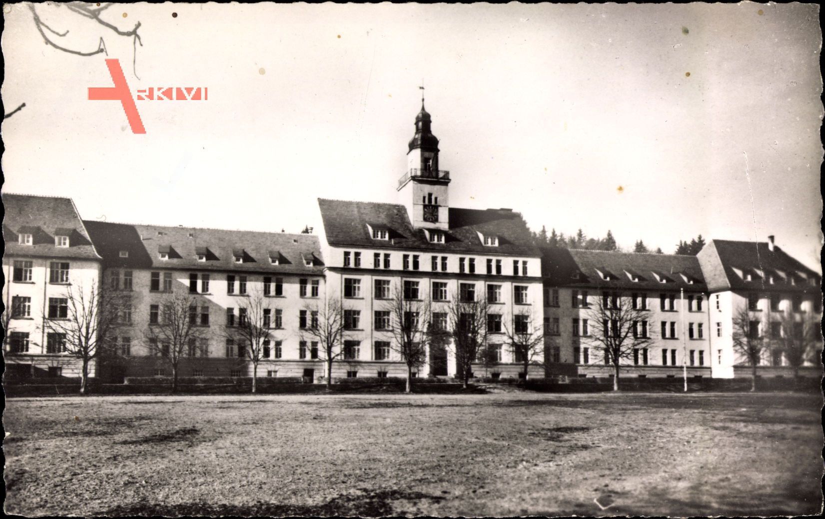 Sigmaringen, Blick auf die Kaserne, Wiese, Platz, Turm, Fenster