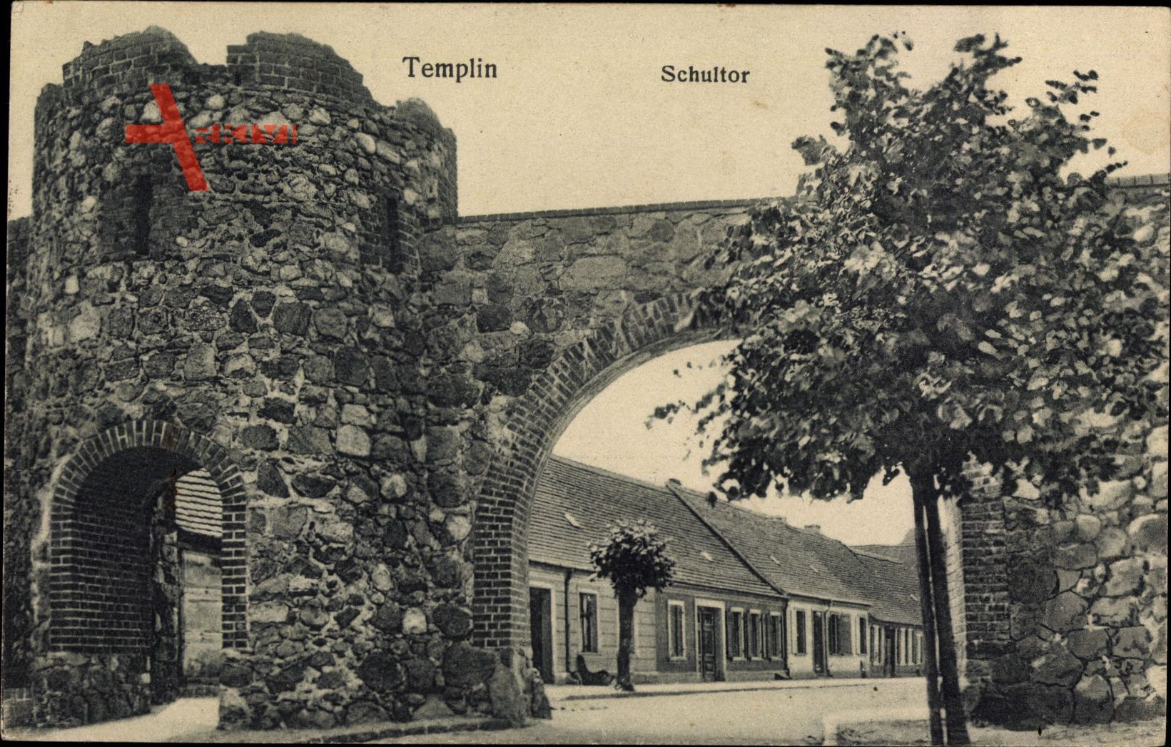 Templin, Blick auf das Schultor, Mauerwerk, Turm, Ruine, Durchgang