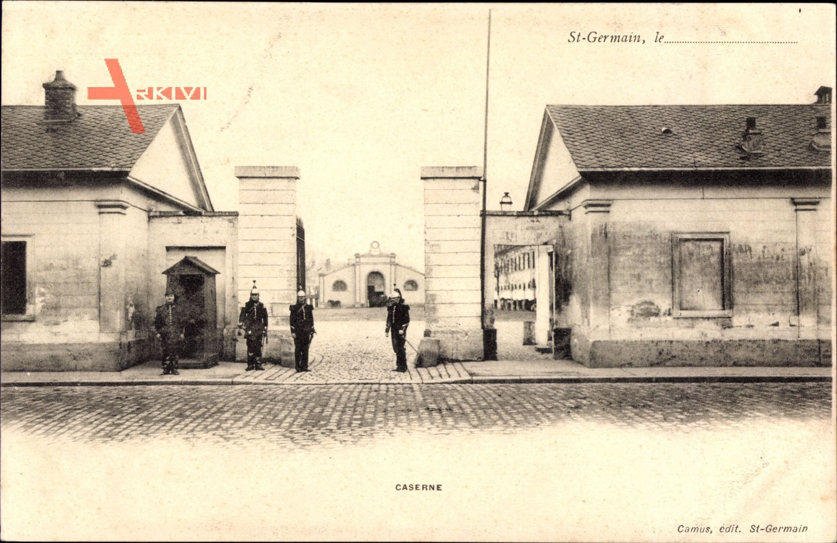 Saint Germain Yvelines, Caserne, Straßenpartie mit Blick auf Kaserne, Eingang