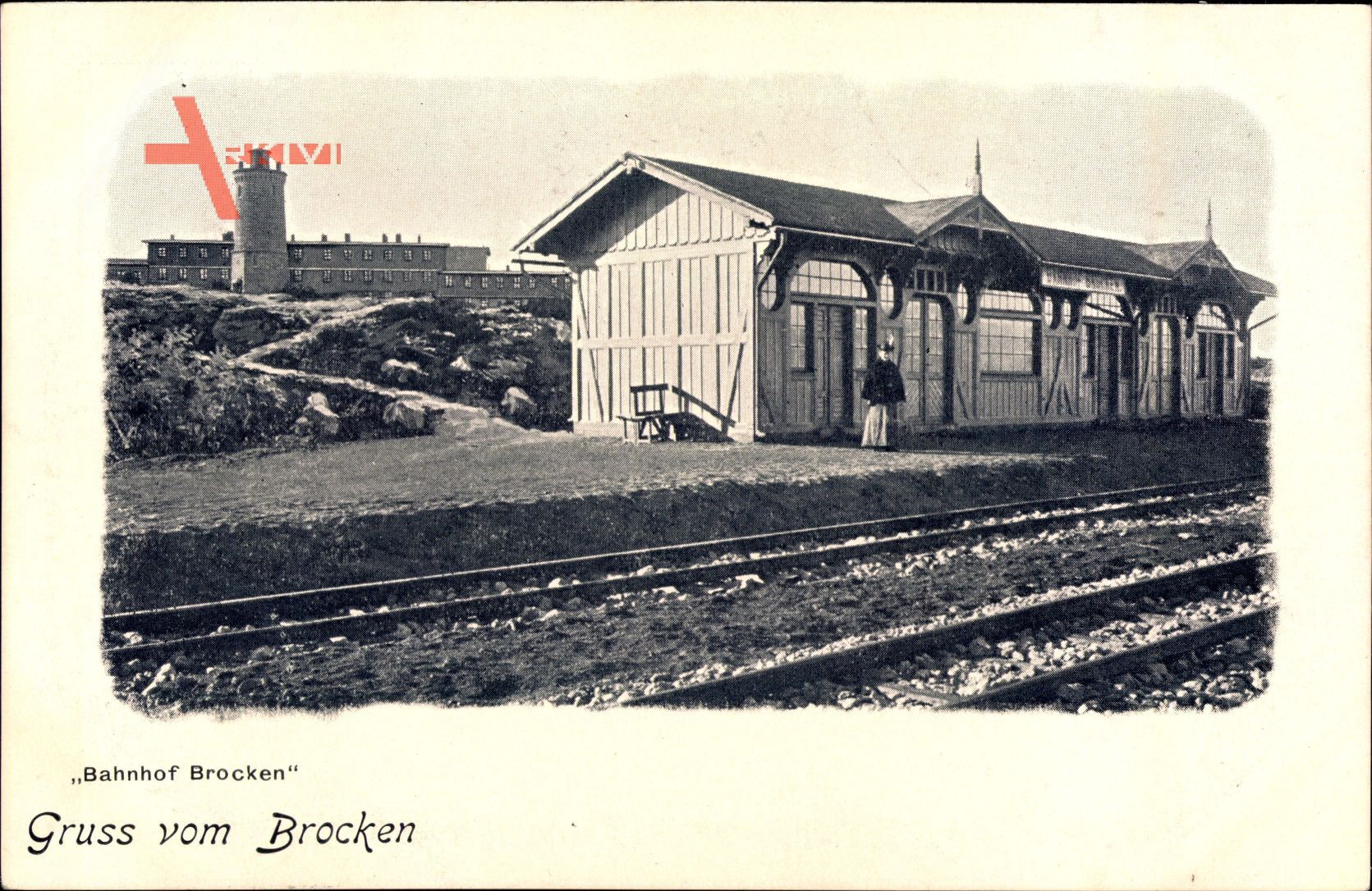 Goslar in Niedersachsen, Bahnhof Brocken mit Aussichtsturm im Hintergrund