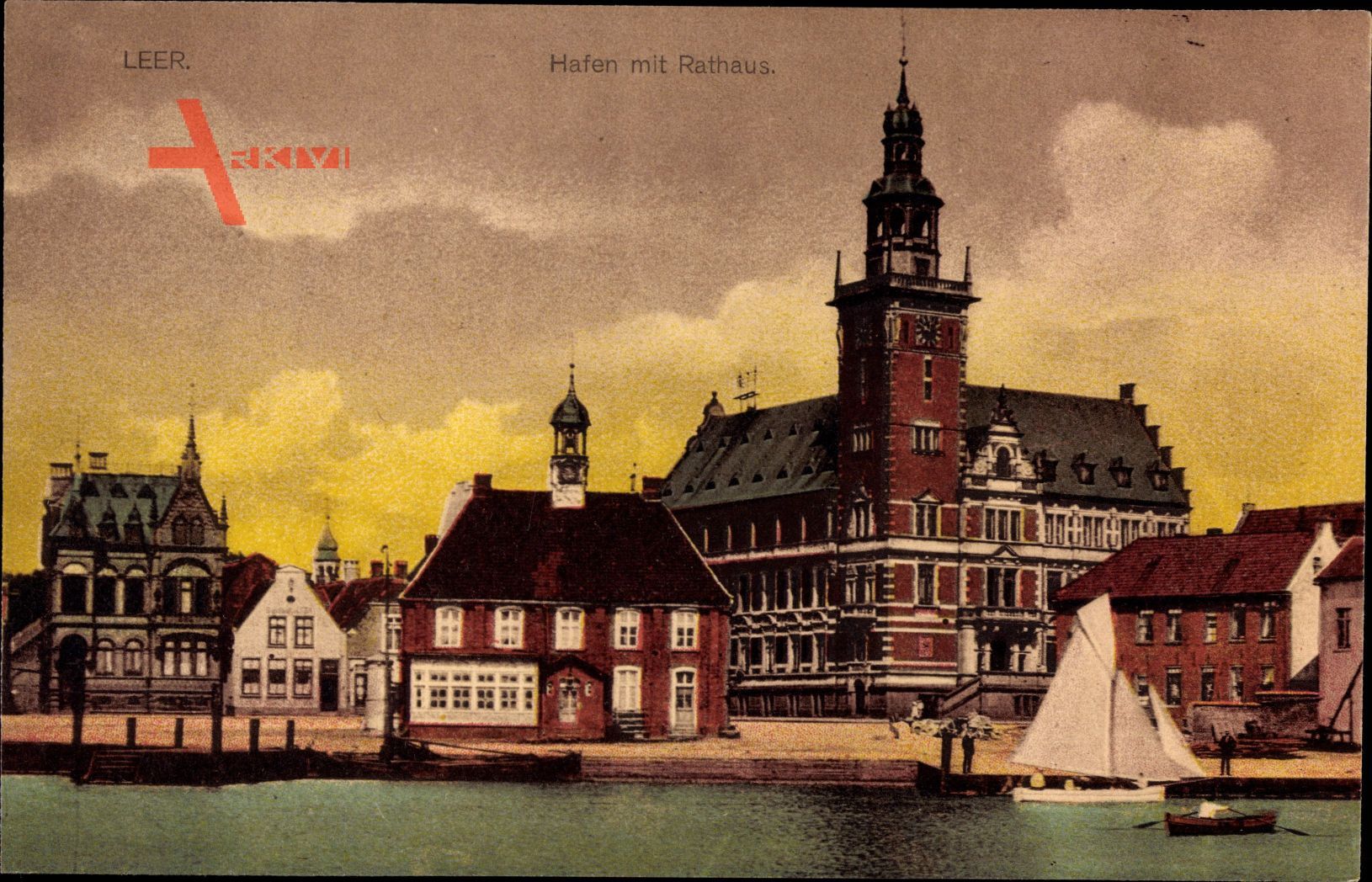 Leer in Niedersachsen, Blick auf den Hafen und das Rathaus, Segelboot