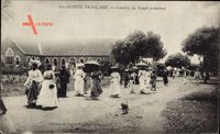 Conakry Guinea, Le Temple protestant, Frauen in Sonntagskleidung