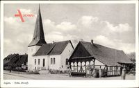 Lehrte in Niedersachsen, Blick auf alte Kirche mit Nebenhäusern