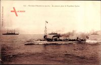Französisches Kriegsschiff - im Vordergrund das Torpedoboot Cyclone - das Geschwader unterwegs